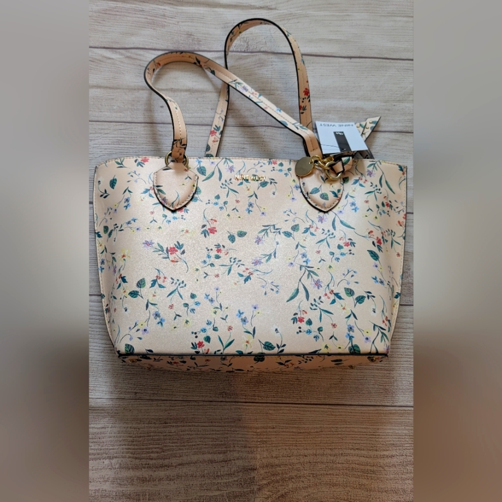 Nine West Payton Budding Blossoms Floral Purse NWT